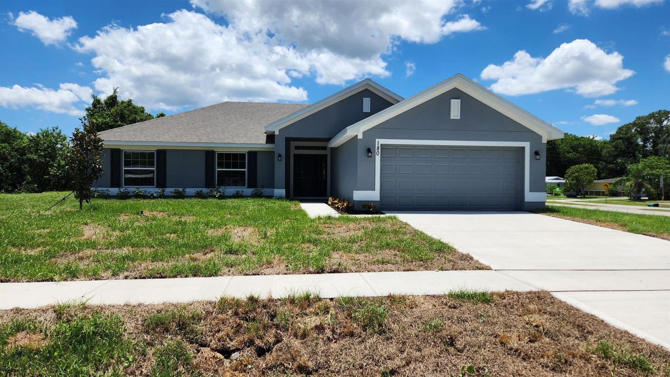 Attached, Exterior, Facade, Ranch