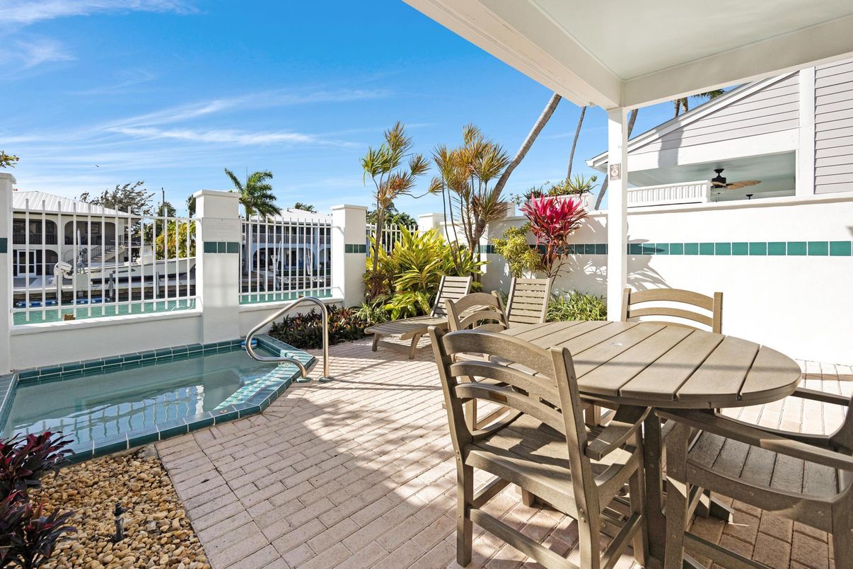 Exterior, Pool, Water