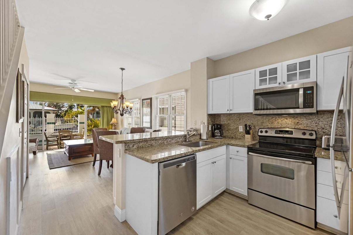 Chandelier, Dining room, Interior, Kitchen, Stainless Steel Appliances, Wood Texture Flooring