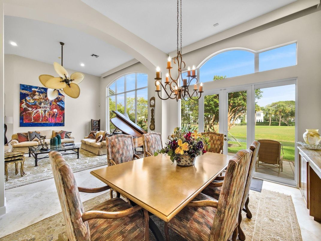 Chandelier, Dining room, Interior, Living room, Piano, Recessed Lighting