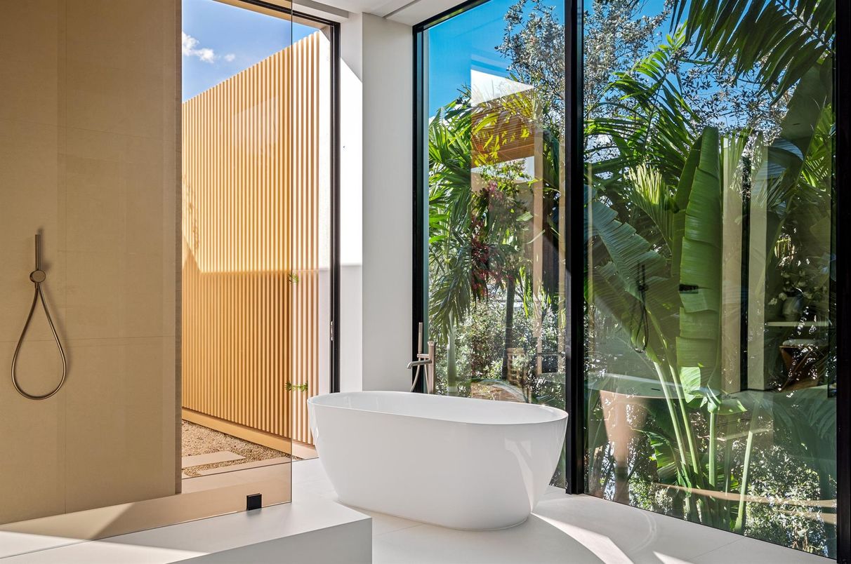 Bathroom, Free Standing Baths, Interior