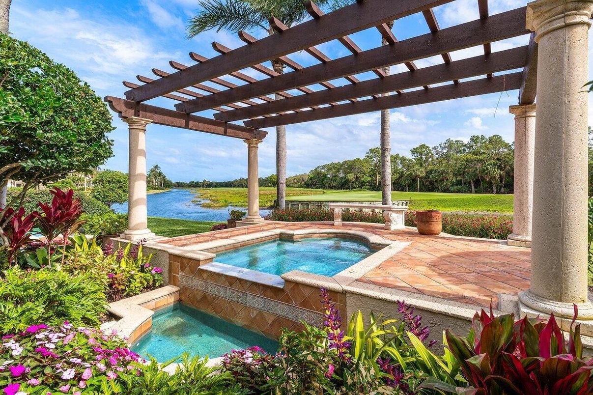 Exterior, Pool, Water