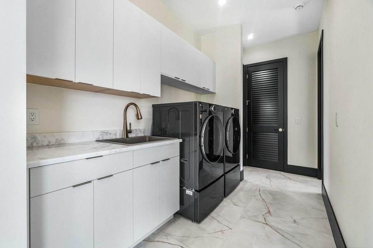Interior, Marble, Recessed Lighting, Washer