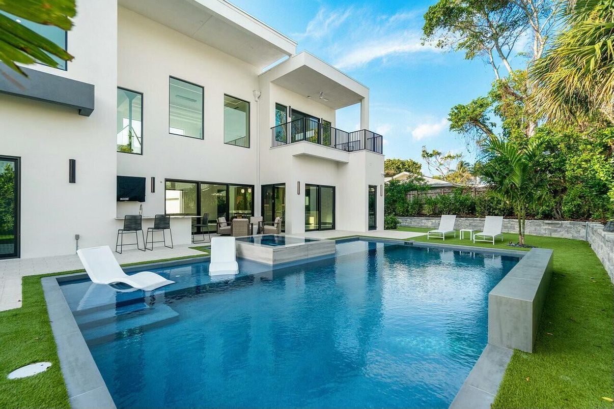 Exterior, Pool