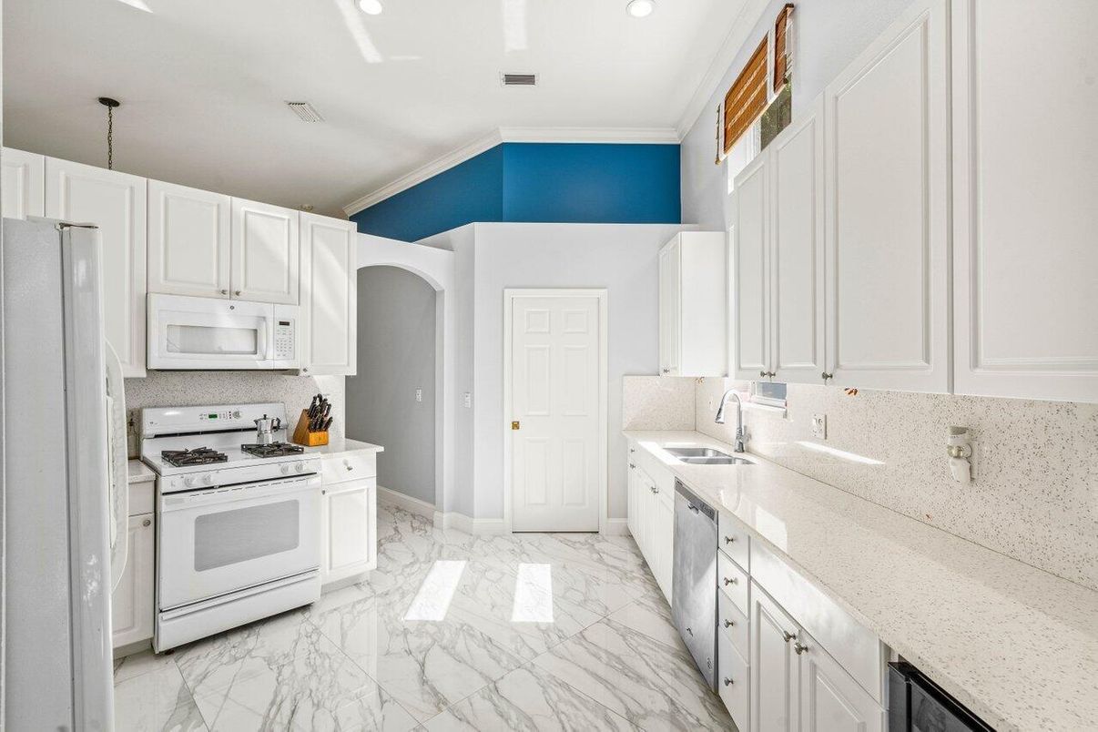 Interior, Kitchen, Marble, Pendant Lights, Recessed Lighting