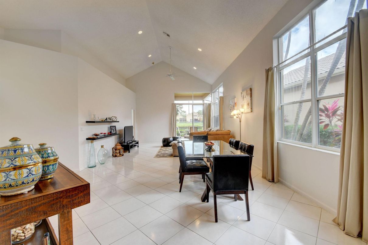 Dining room, Interior, Recessed Lighting