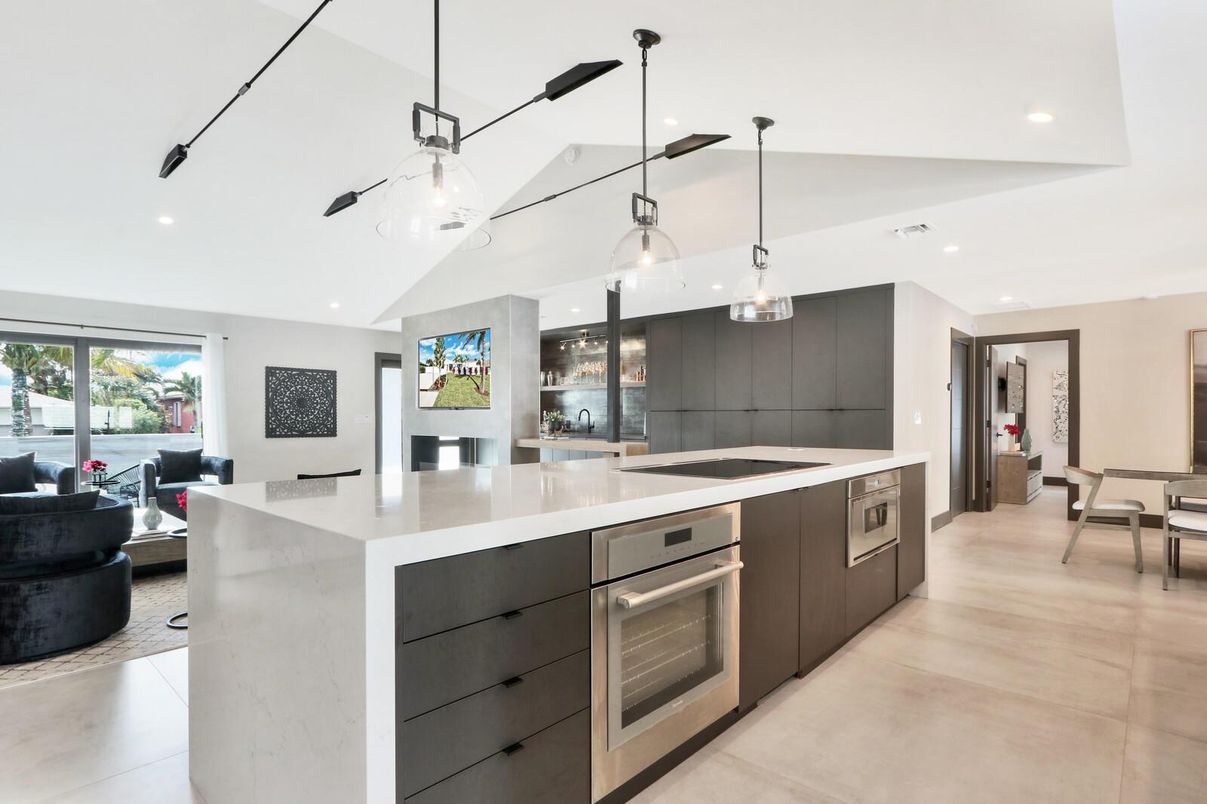 Dining room, Interior, Kitchen, Living room, Pendant Lights, Recessed Lighting, Stainless Steel Appliances