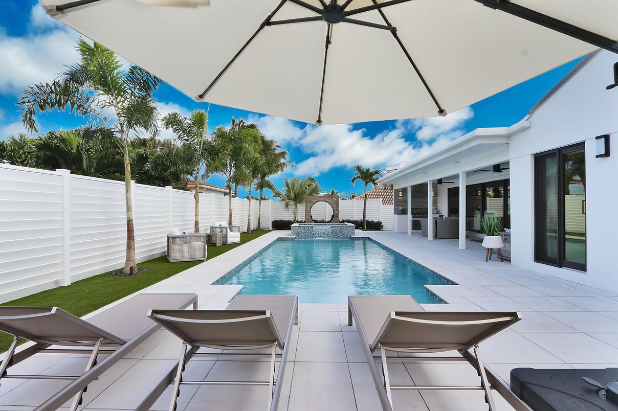 Exterior, Pool
