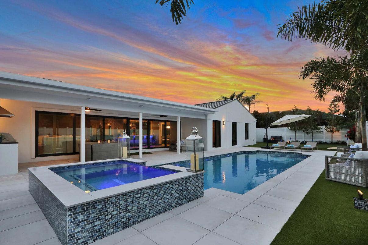 Exterior, Pool