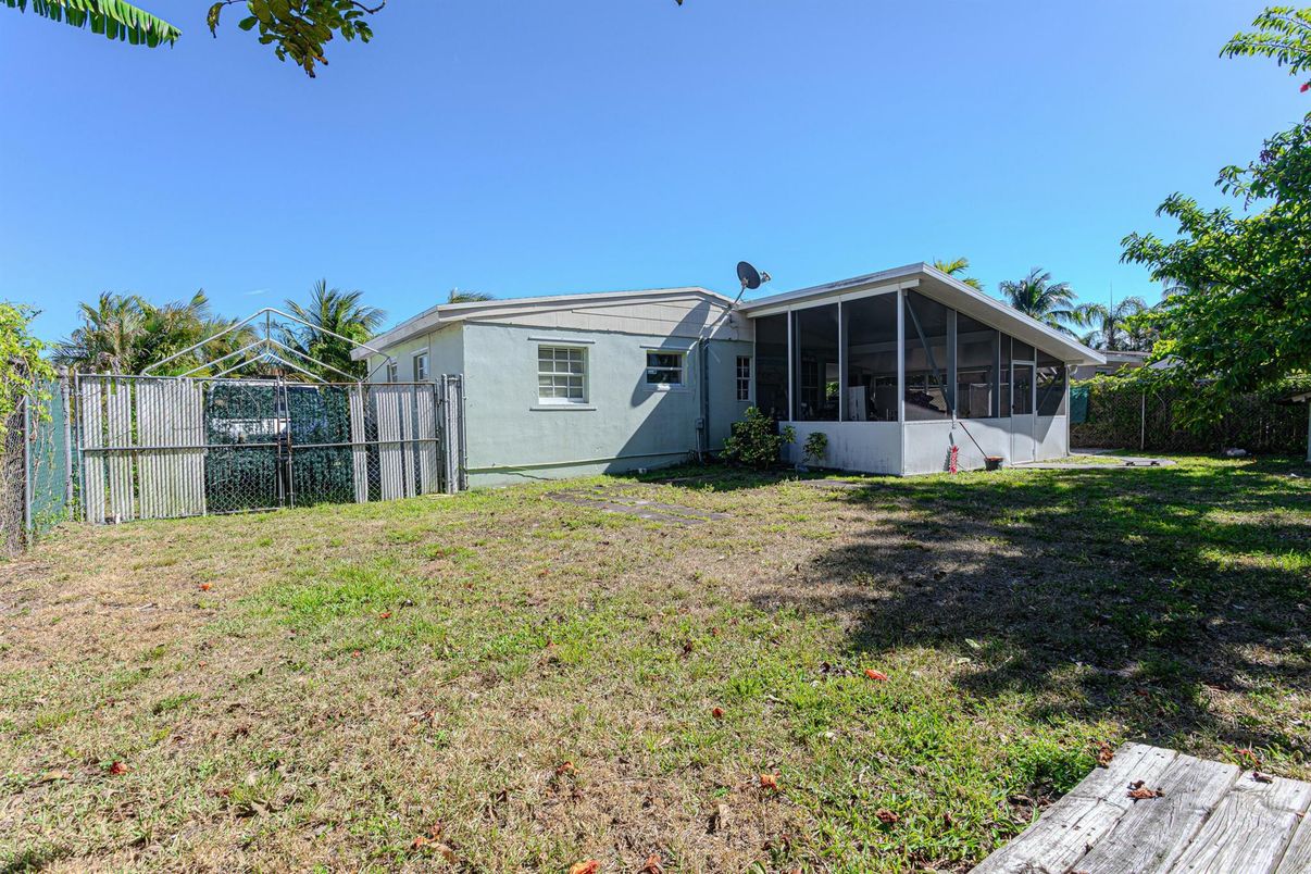 Backyard, Exterior
