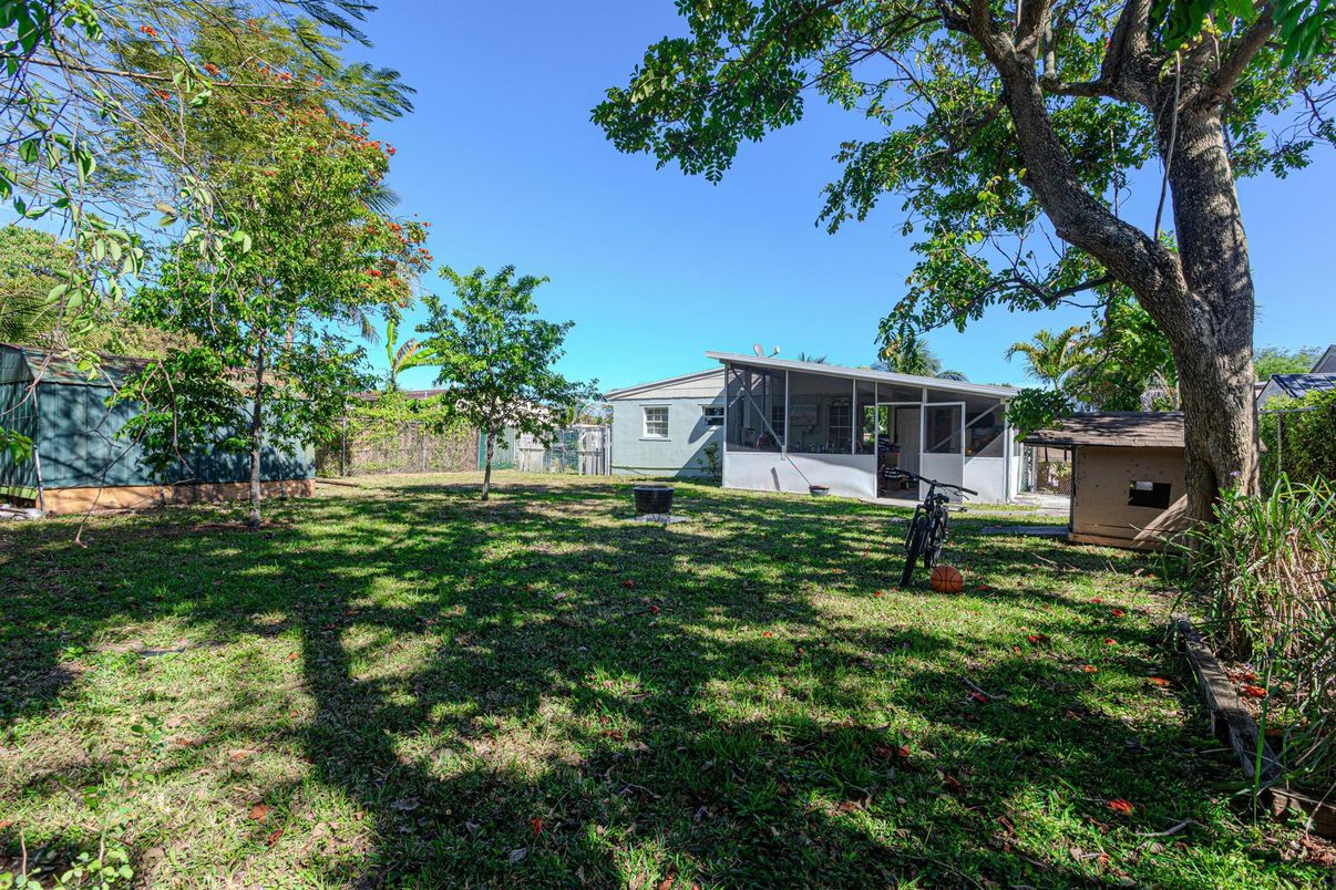 Backyard, Exterior