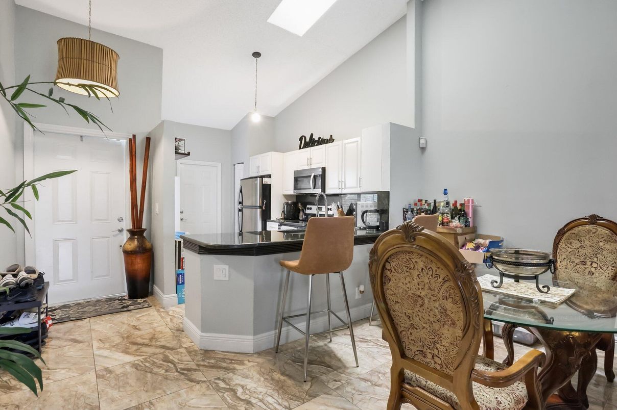 Dining room, Interior, Kitchen, Pendant Lights, Stainless Steel Appliances