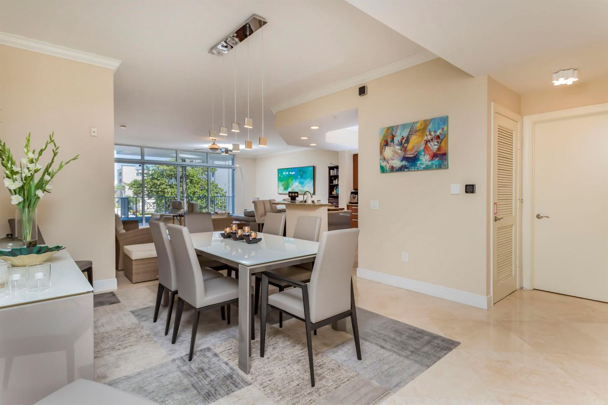 Dining room, Interior, Pendant Lights, Recessed Lighting
