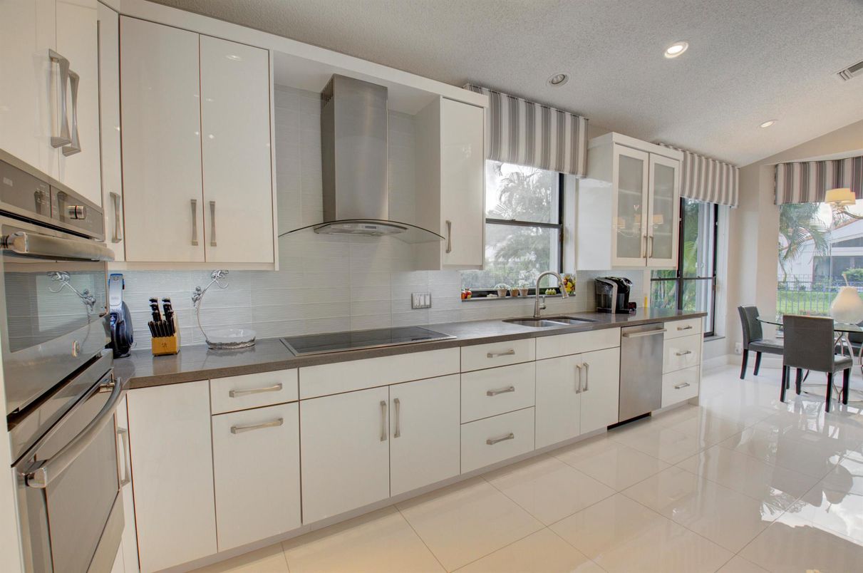 Dining room, Interior, Kitchen, Recessed Lighting, Stainless Steel Appliances