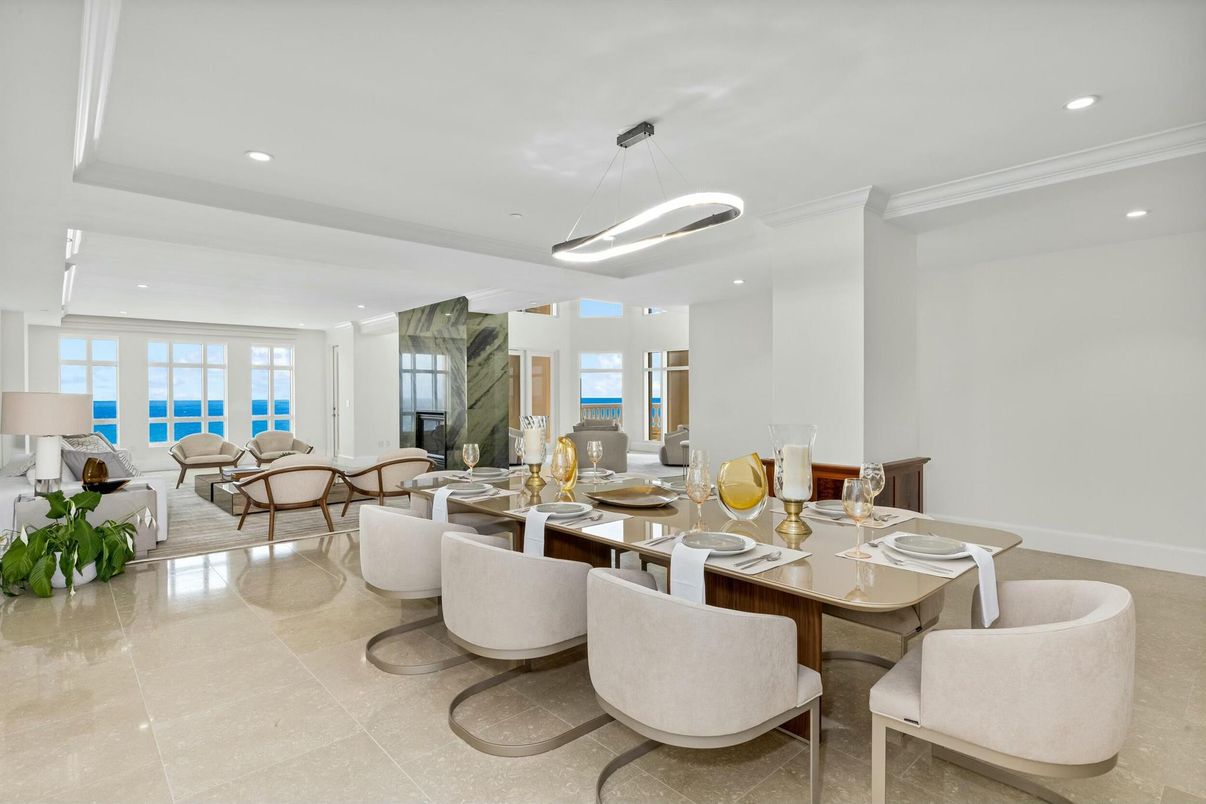 Dining room, Interior, Living room, Pendant Lights, Recessed Lighting, Water