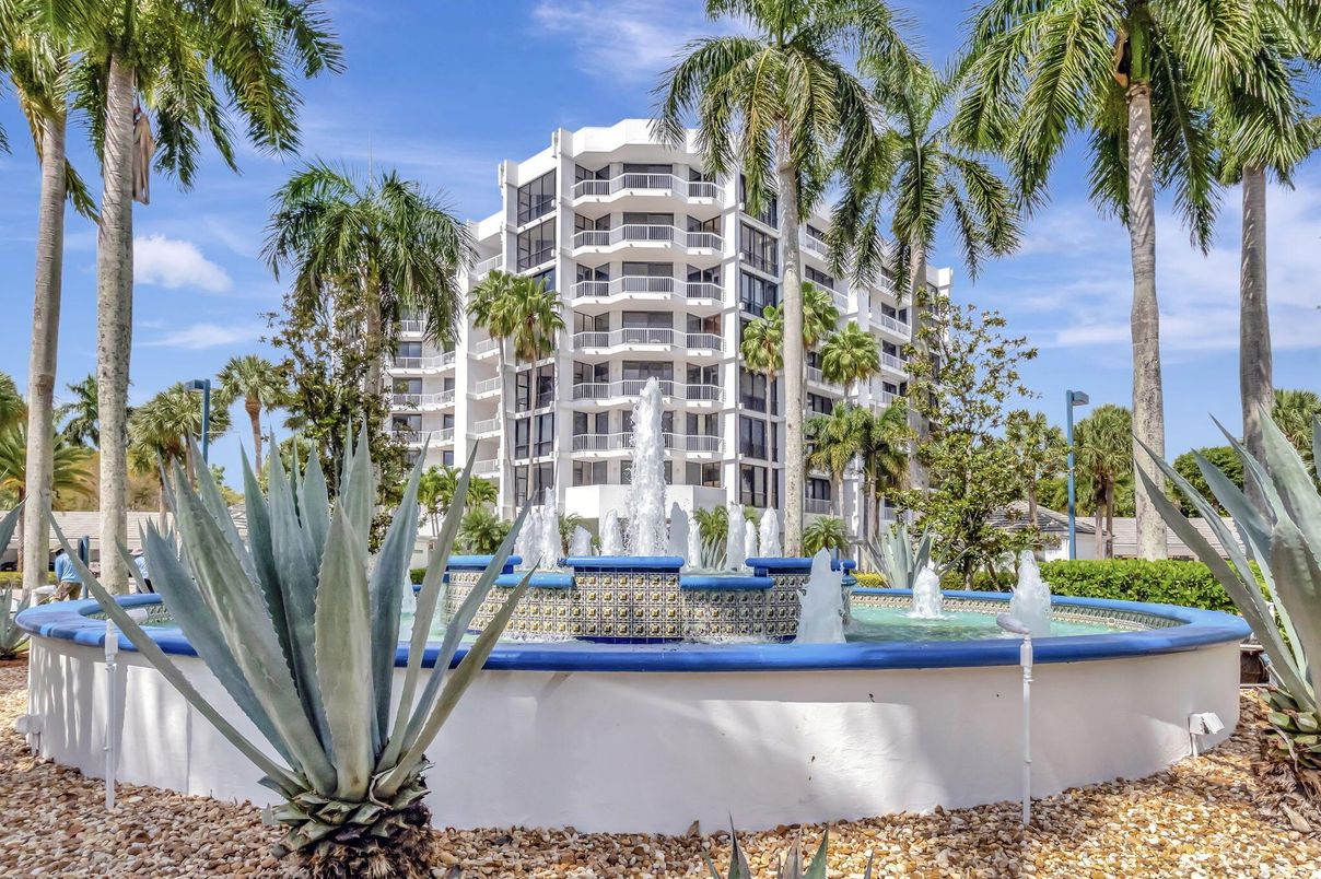 Backyard, Exterior, Facade, Condo Building