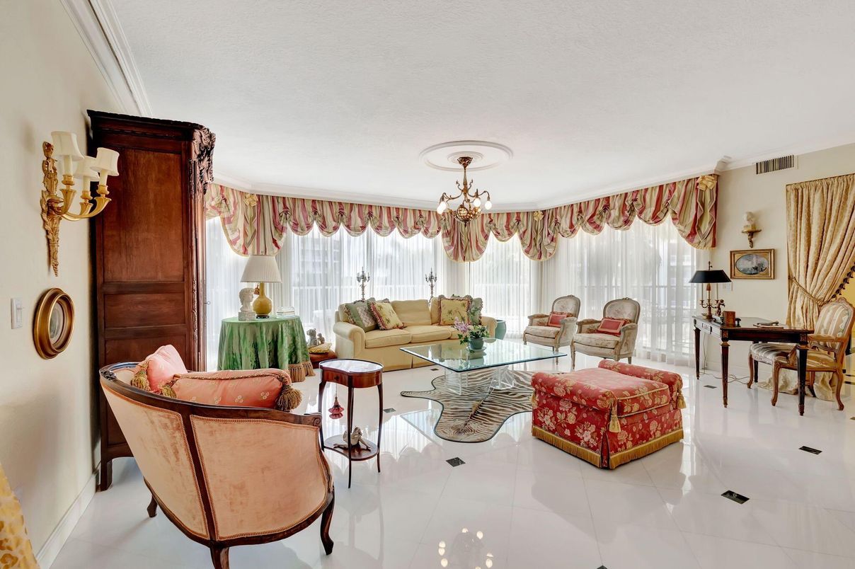 Chandelier, Dining room, Interior, Living room