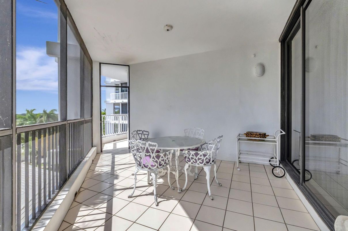 Dining room, Interior, Water