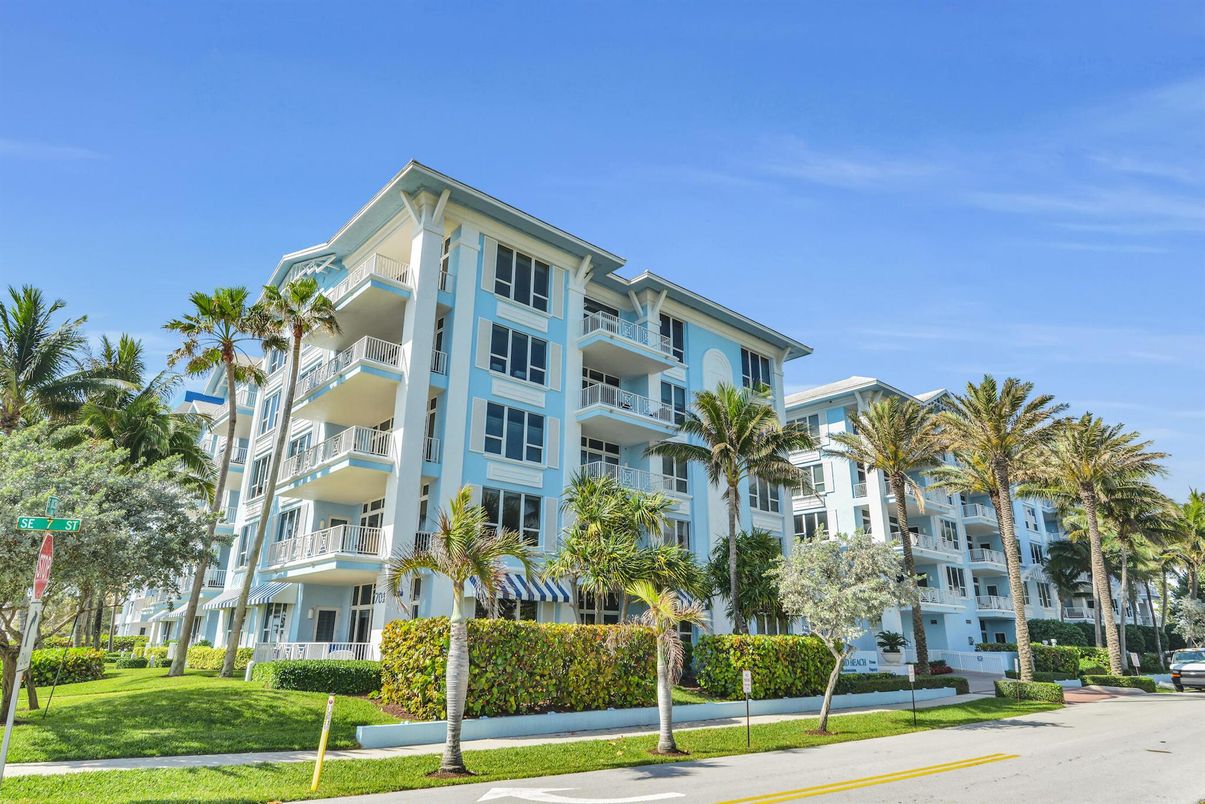 Exterior, Facade, Condo Building