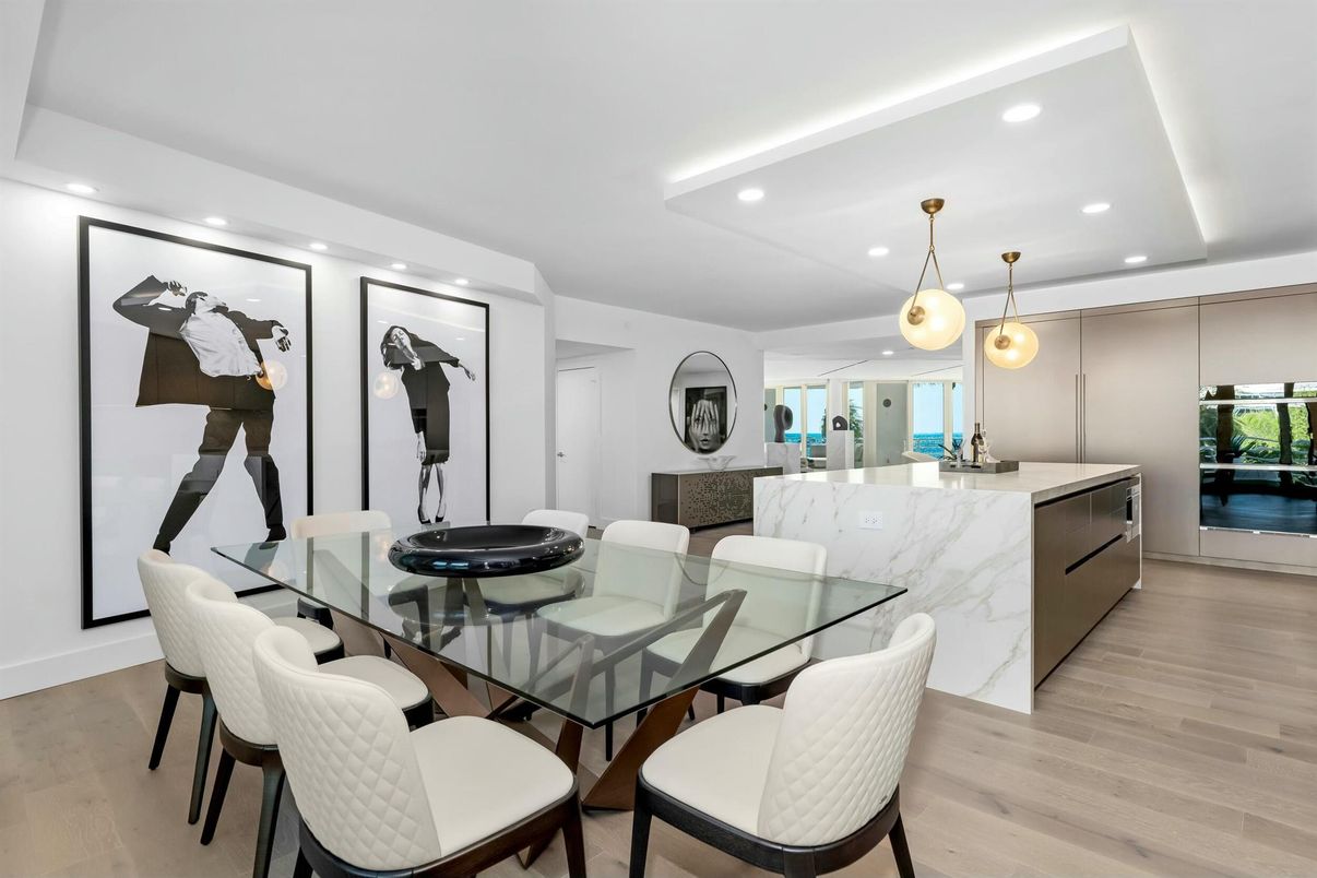 Dining room, Interior, Kitchen, Pendant Lights, Recessed Lighting, Wood Texture Flooring