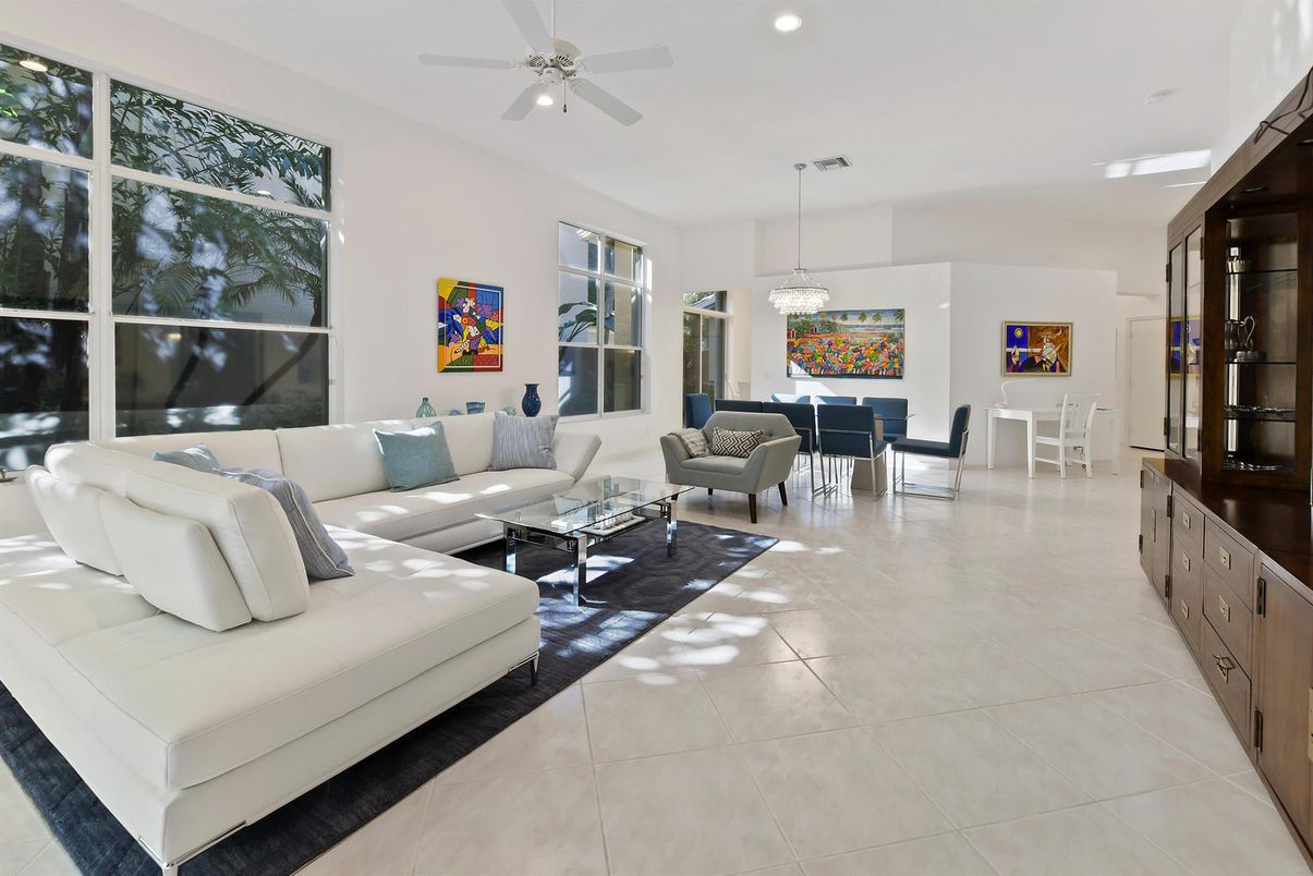 Chandelier, Dining room, Interior, Living room, Pendant Lights, Recessed Lighting