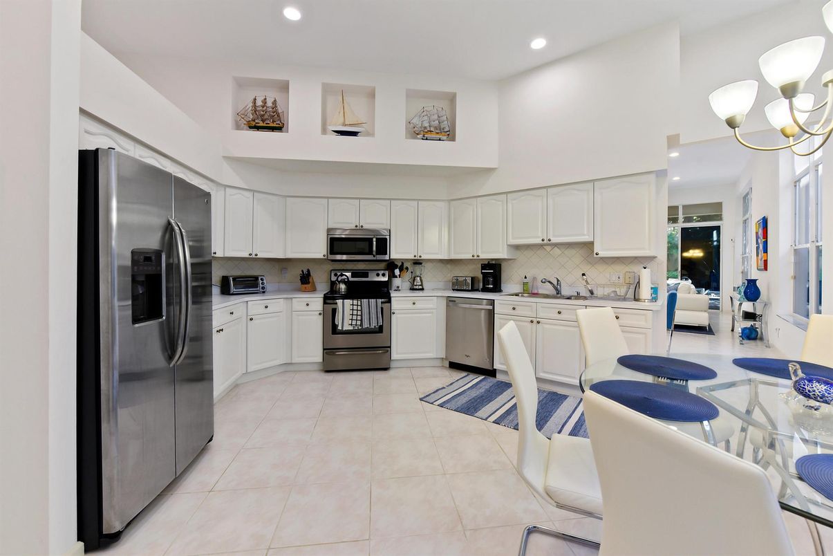 Dining room, Interior, Kitchen, Recessed Lighting, Stainless Steel Appliances
