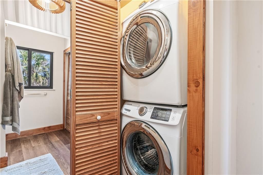 Interior, Utility Closets, Washer, Wood Texture Flooring