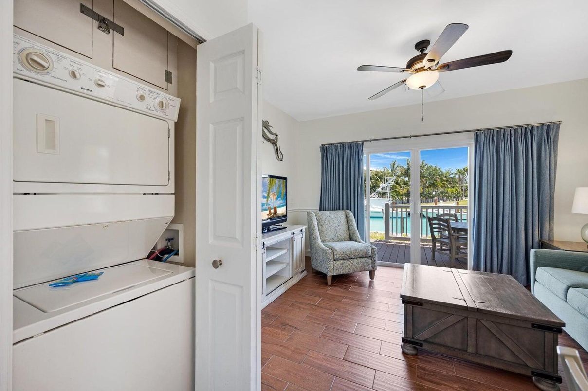 Bedroom, Interior, Utility Closets, Washer, Water, Wood Texture Flooring