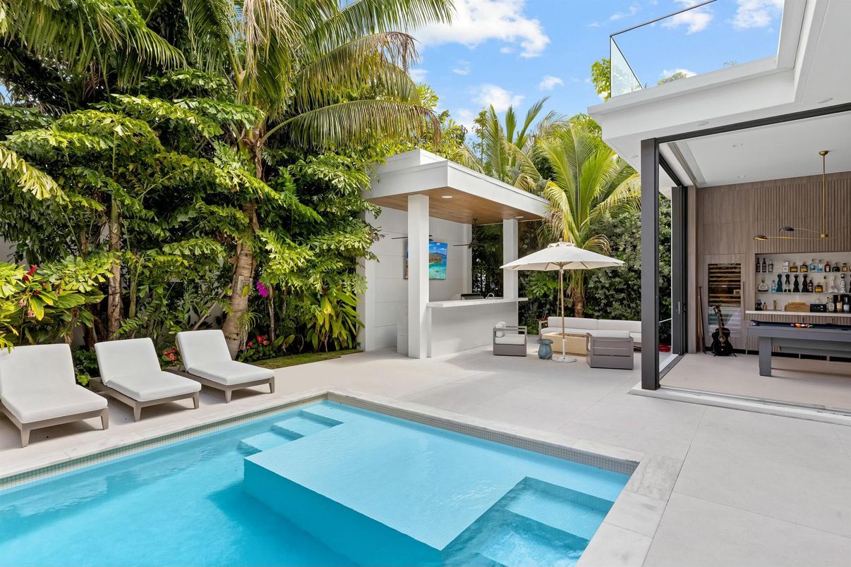 Exterior, Pool
