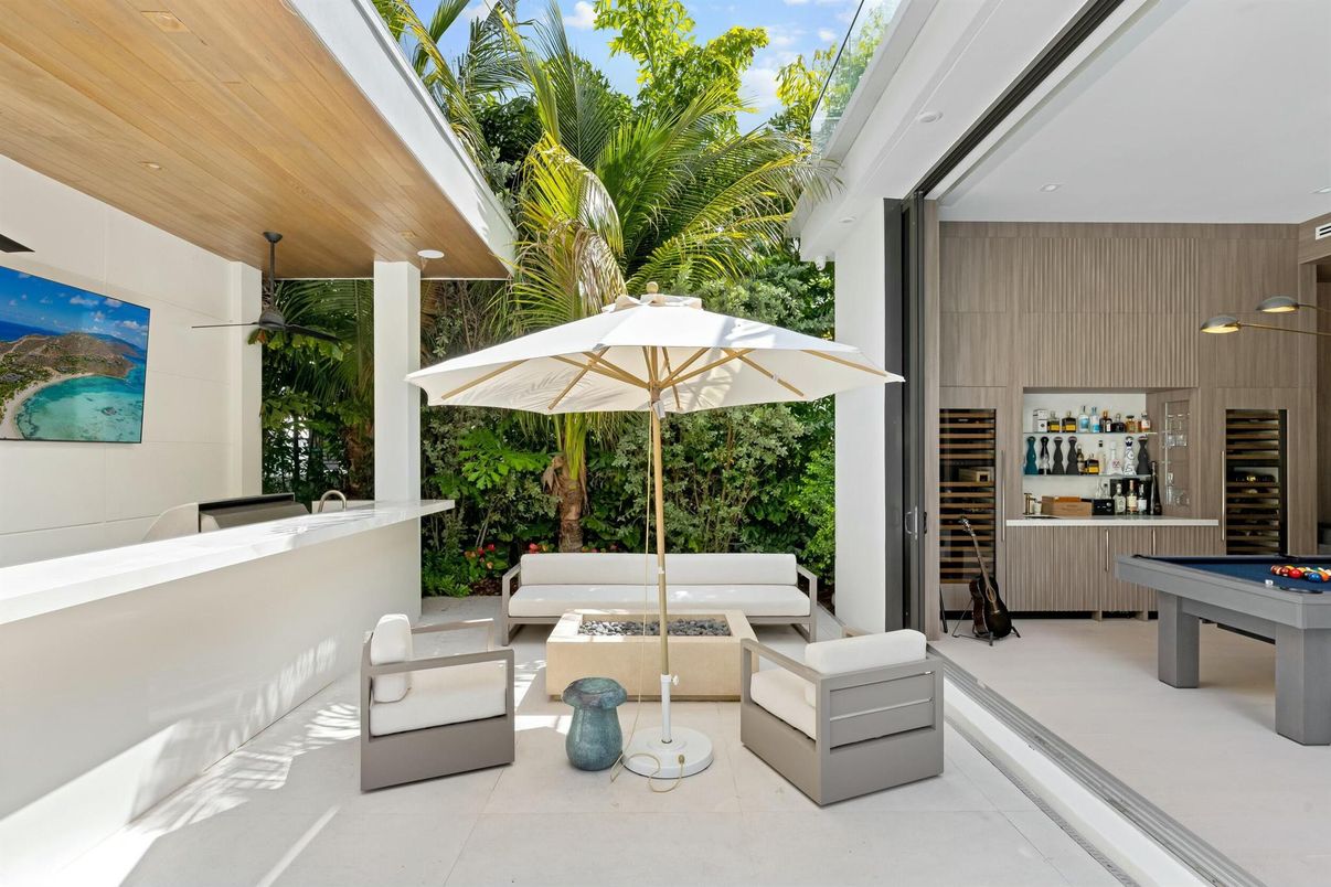 Billiard Table, Exterior, Game Room