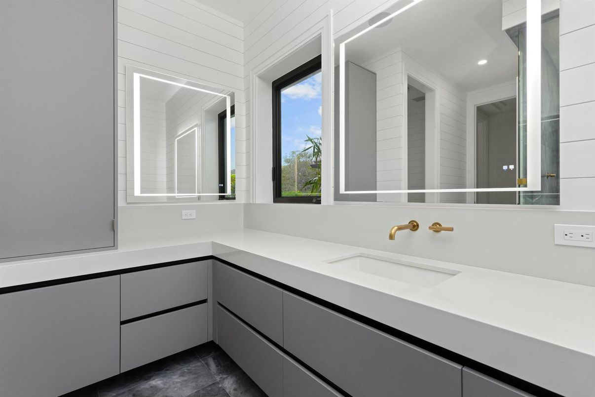 Bathroom, Interior, Recessed Lighting