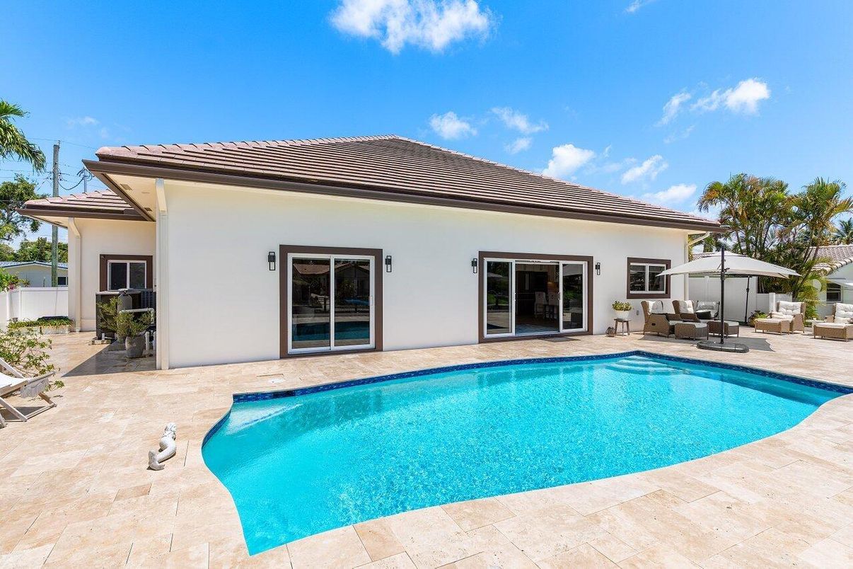 Exterior, Pool