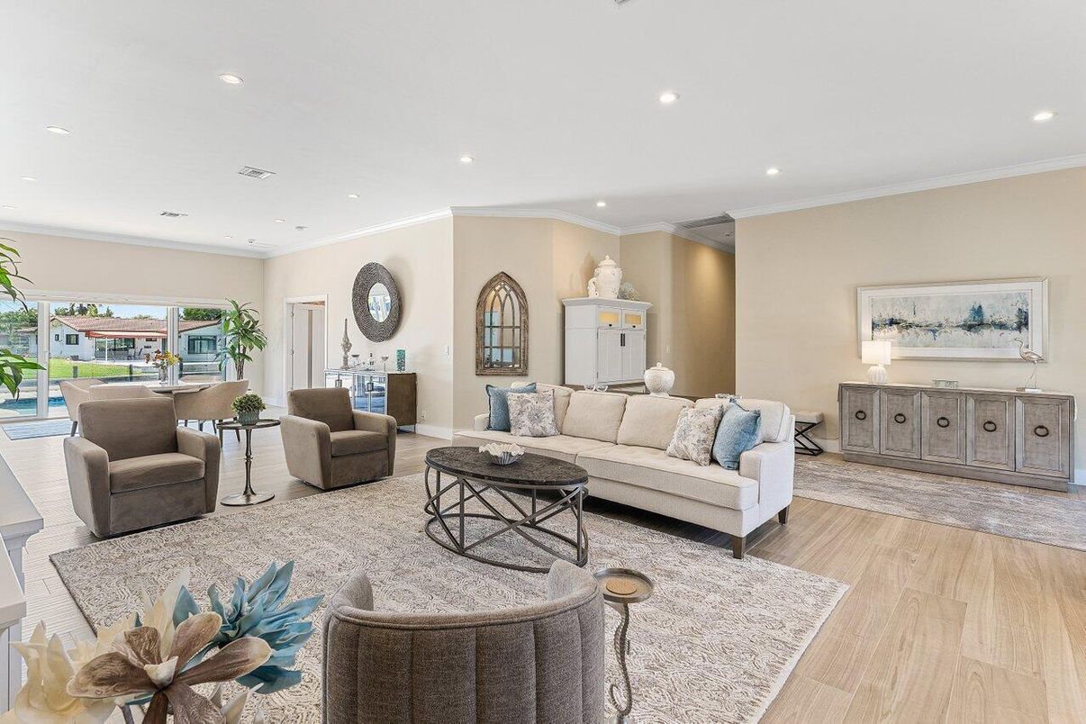 Interior, Living room, Recessed Lighting, Wood Texture Flooring