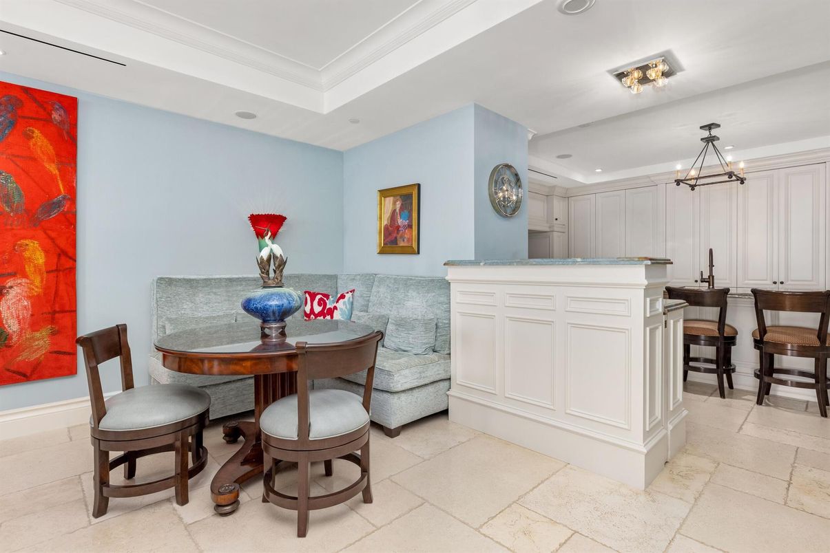 Dining room, Interior, Pendant Lights, Recessed Lighting