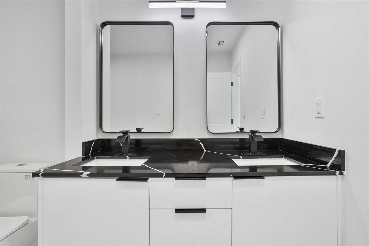 Bathroom, Dual Sink Vanities, Interior
