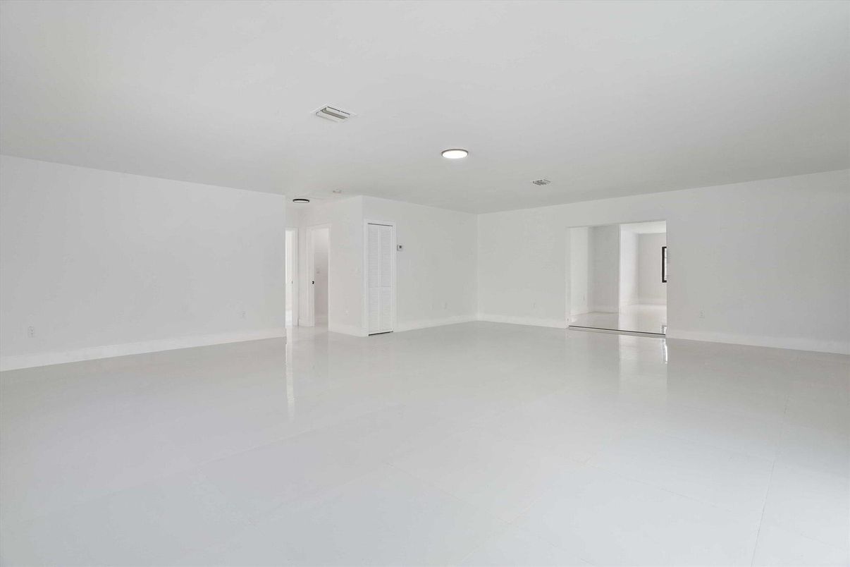 Empty room, Interior, Recessed Lighting