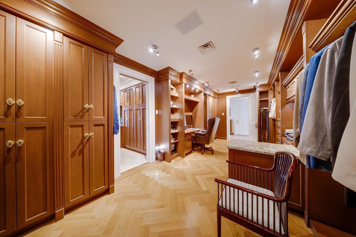 Interior, Recessed Lighting, Walk-in Closets, Wood Texture Flooring