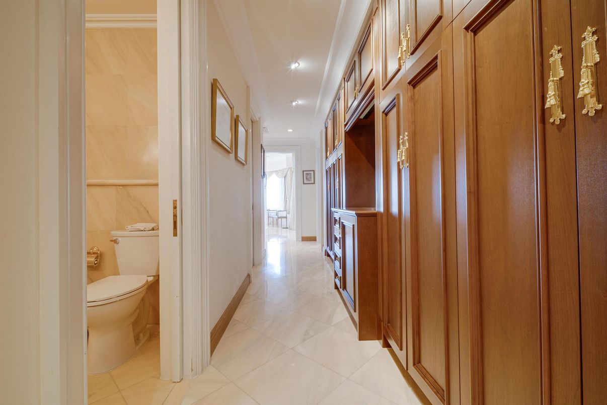Bathroom, Interior, Recessed Lighting