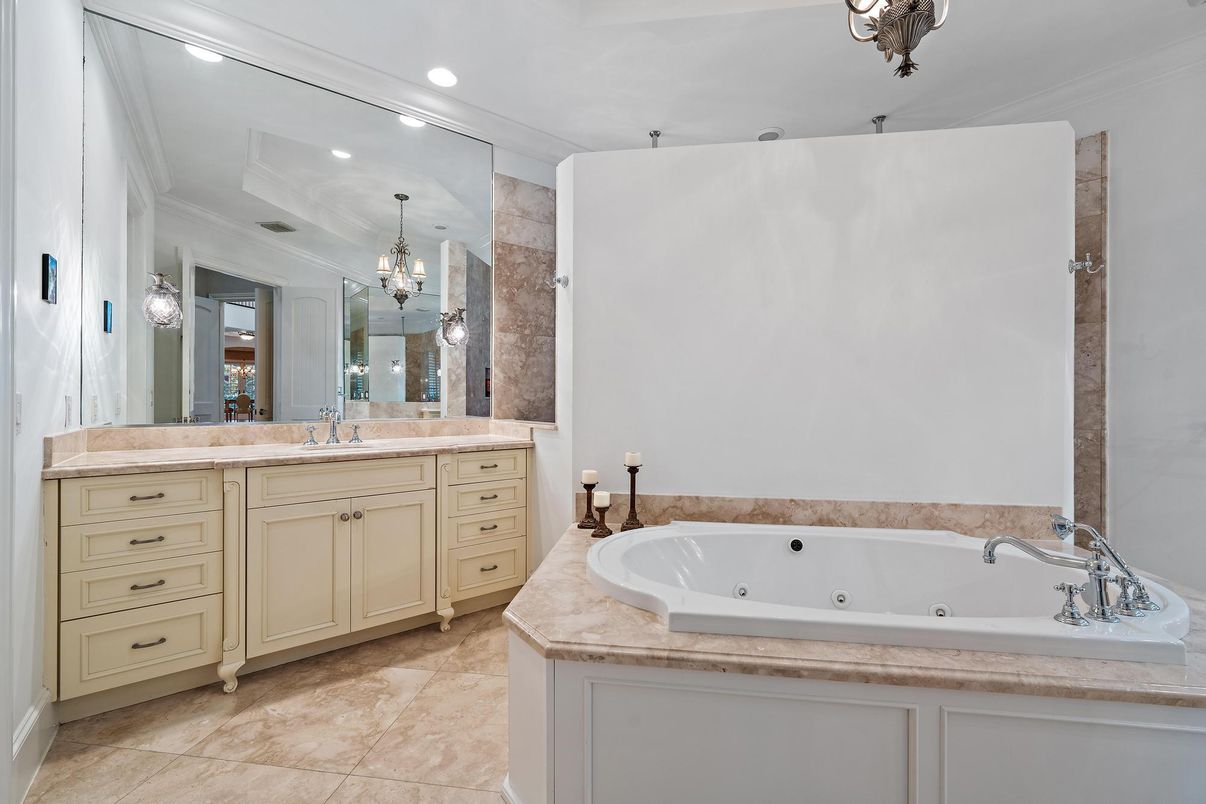 Bathroom, Dual Sink Vanities, Interior, Pendant Lights, Recessed Lighting
