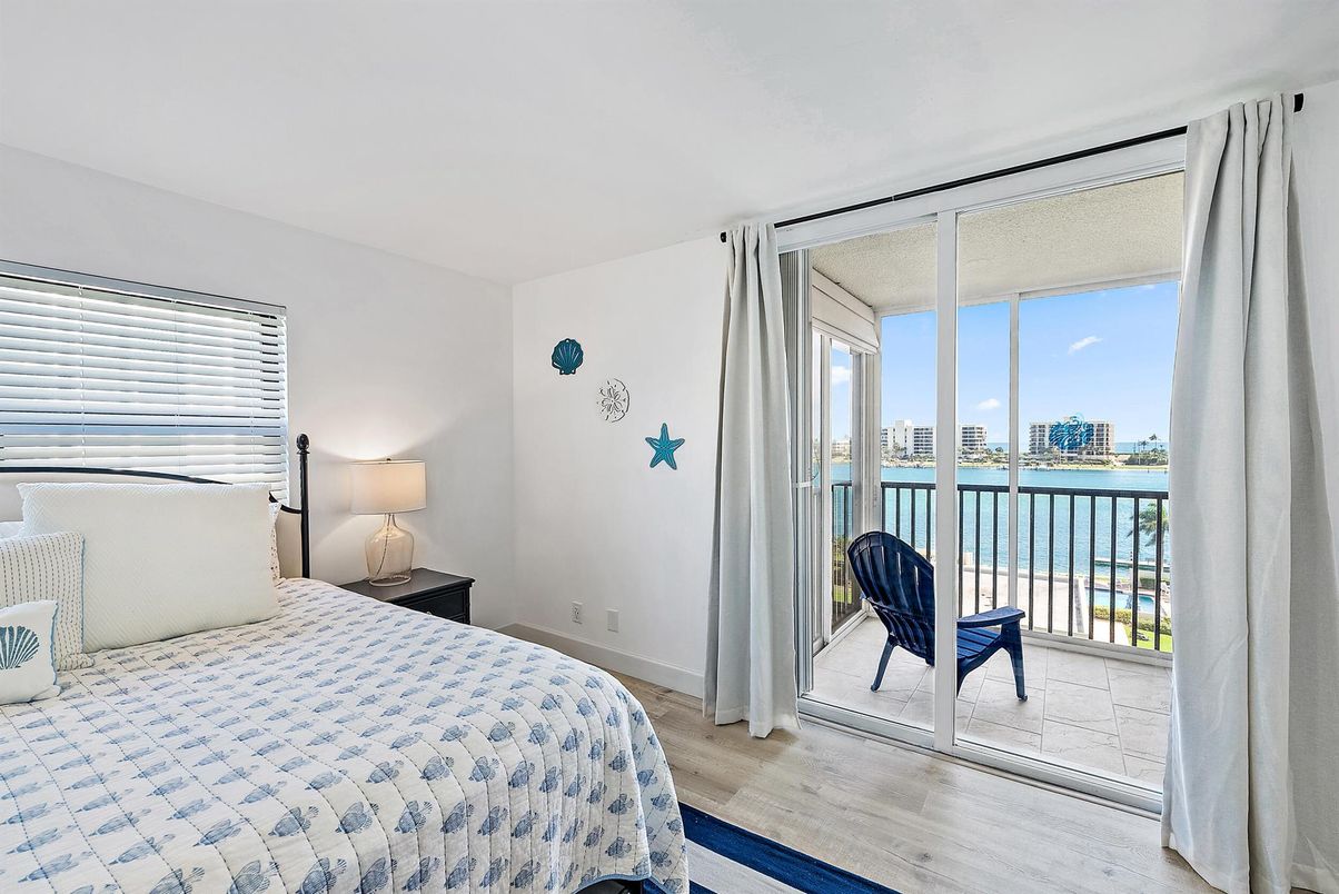 Bedroom, Interior, Water, Wood Texture Flooring