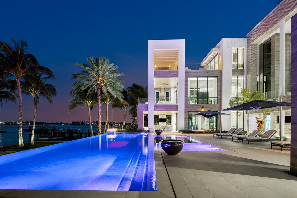 Exterior, Pool, Water