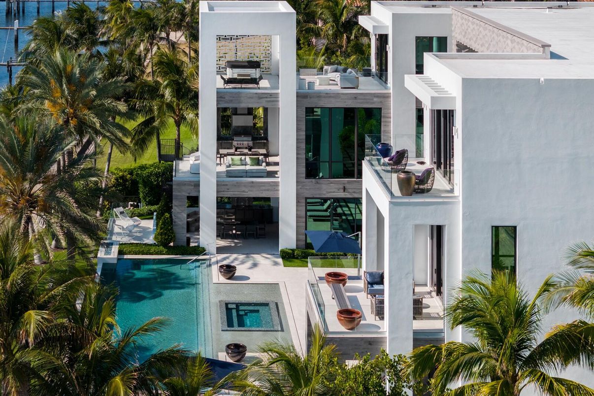 Exterior, Drone