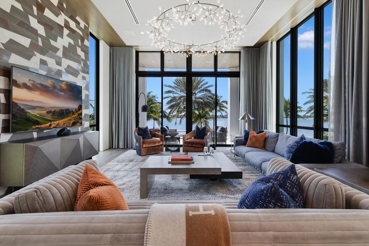 Interior, Living room, Water