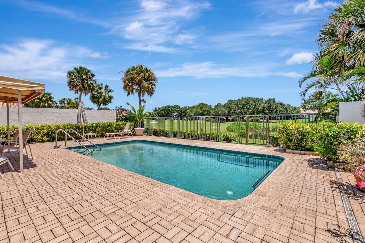 Exterior, Pool, Water