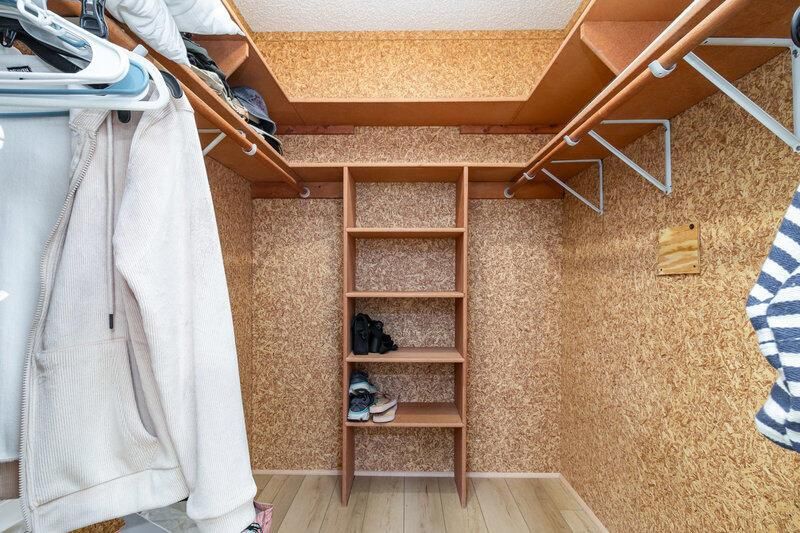 Interior, Walk-in Closets, Wood Texture Flooring