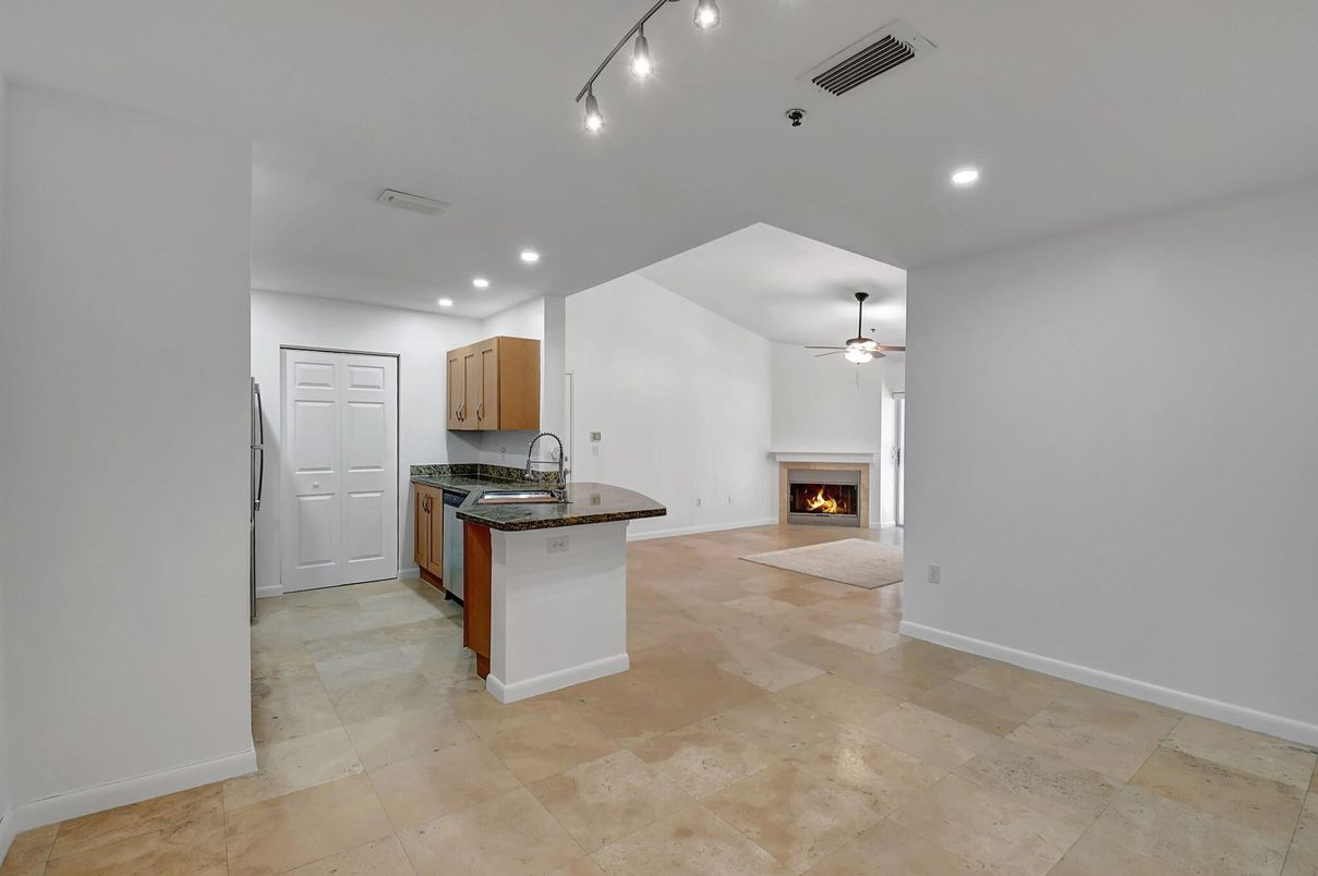 Fireplace, Interior, Kitchen, Recessed Lighting