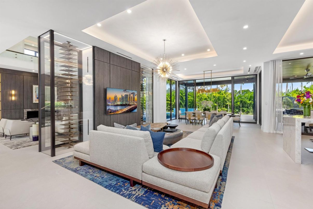 Dining room, Interior, Living room, Pendant Lights, Recessed Lighting