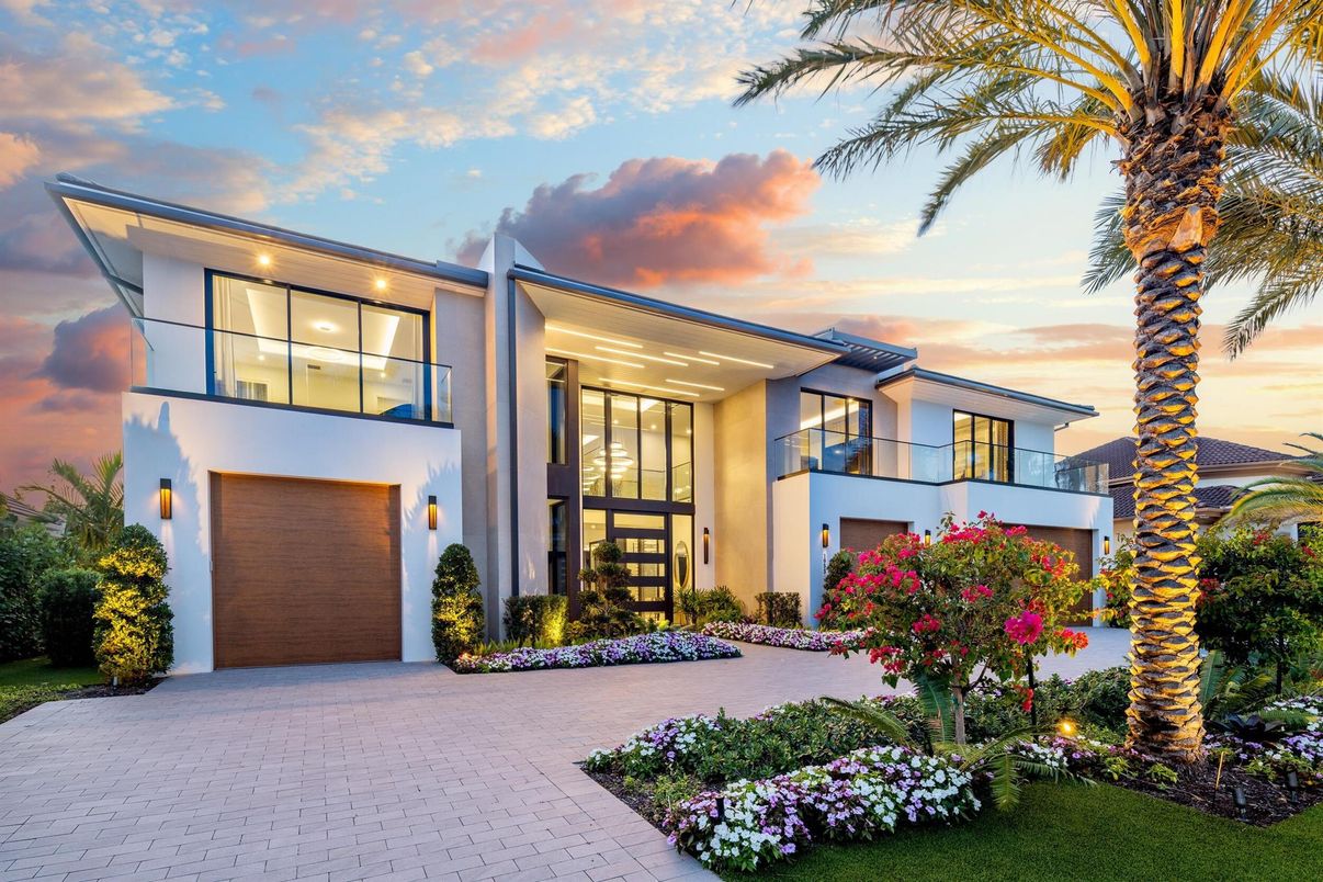 Attached, Exterior, Facade, Modern