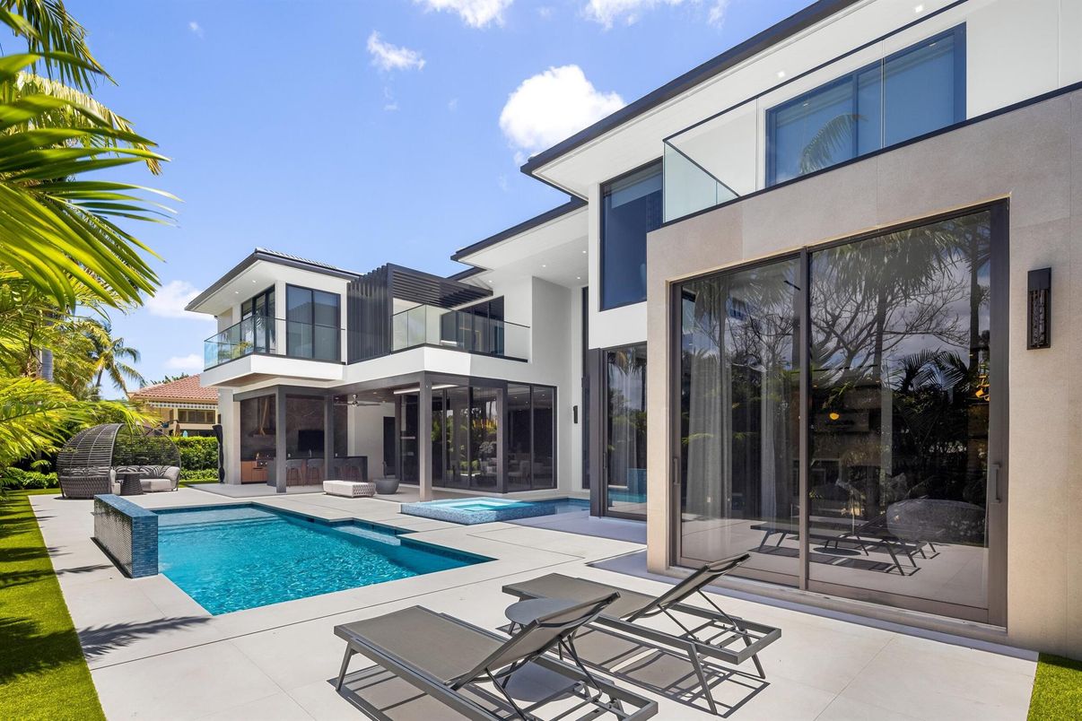 Exterior, Pool
