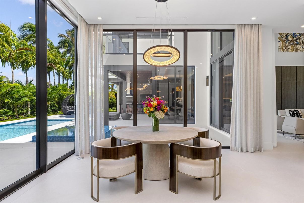 Dining room, Interior, Pendant Lights, Recessed Lighting